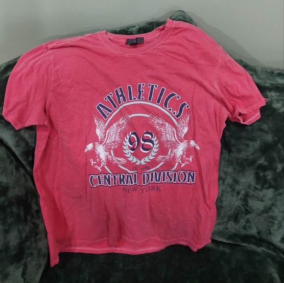 T-Shirt - Picture 1 of 2